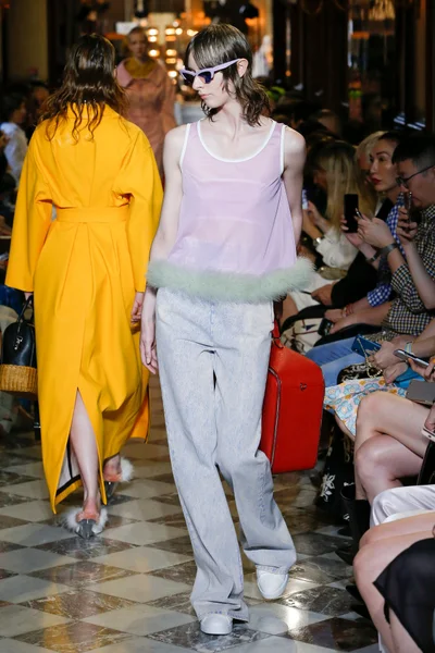 Look 25